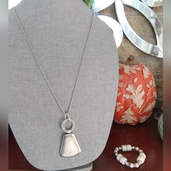 Long Marbled Necklace and Bracelet Set - Picture 5 of 14